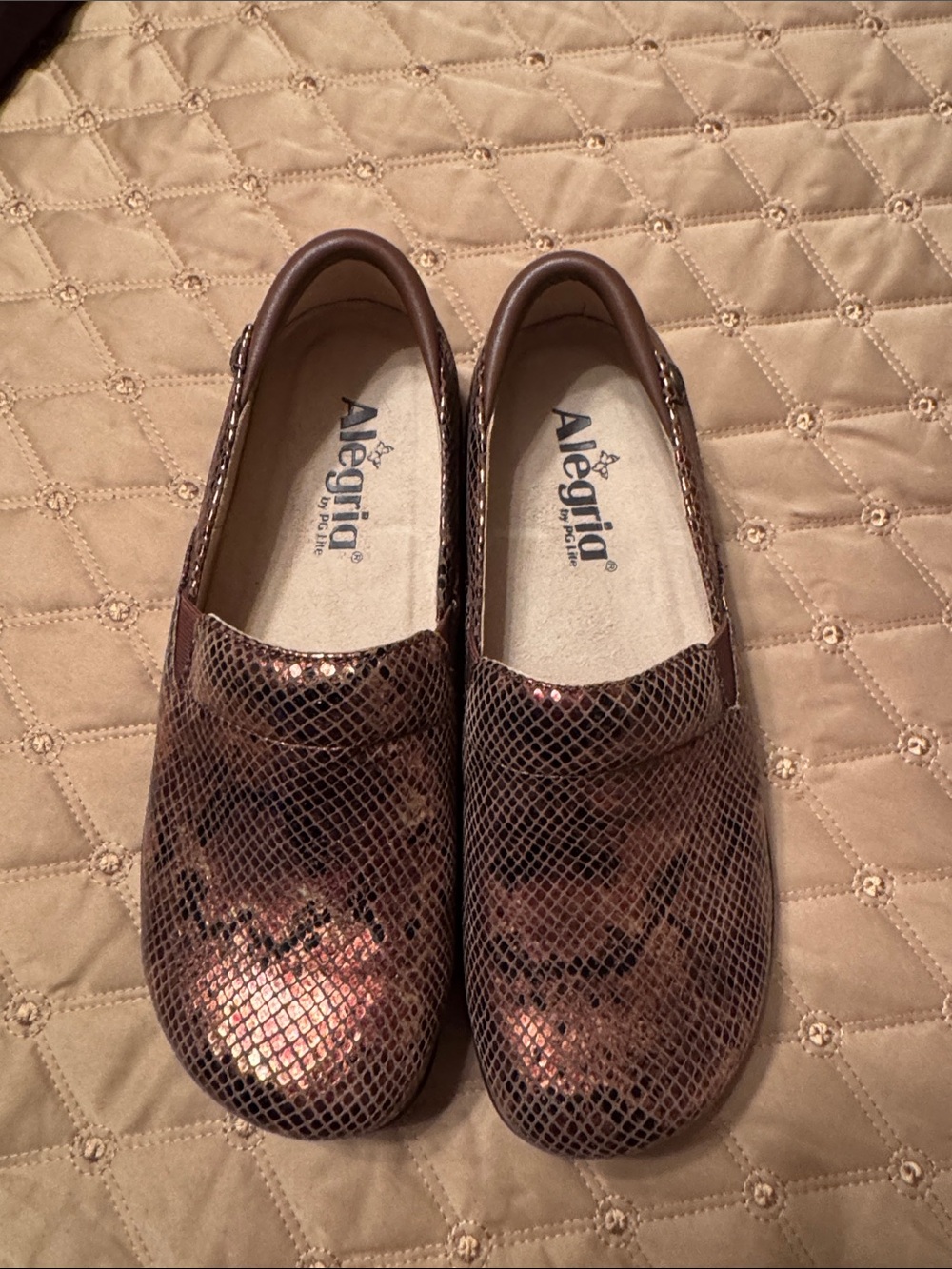 Alegria women’s  Metallic Copper-Brown Slip-On Clogs